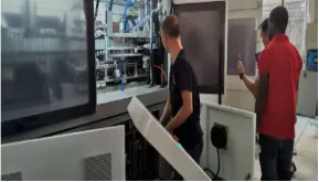 Safety precautions for installing blow moulding machines Safety precautions for installing blow moulding machines